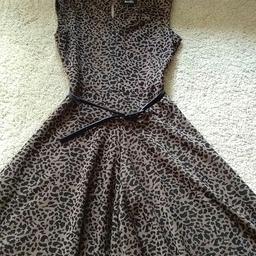 Lovely animal print dress with belt
Small size
perfect condition
pick up SE27