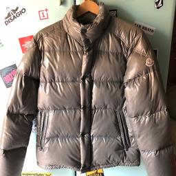 Vintage Jacket Moncler Grenoble in good condition but WITH A LITTLE HOLE IN THE BACK
Cond, 10
Tg, 3 (L)