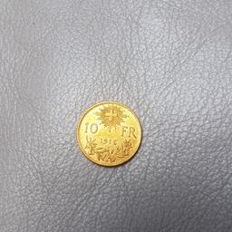 Verkaufe hier eine alte Gold Münze von 1916 .


10 Franken 1916 im guten Zustand. 


Versand möglich