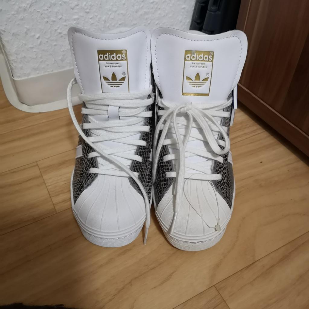 Neue Adidas Keilabsatz Schuhe in 12353 Berlin fur 85 00 zum Verkauf Shpock DE