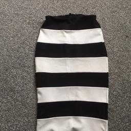 Pencil skirt river island 
Ex condition 
Size 10