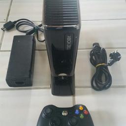 Verkaufe hier eine gut erhaltene Xbox 360 Slim Konsole mit Wireless Kontroller und Kabel... Versand 7€