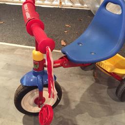 Boys trike, good used condition.
Great first bike.
Has a tray at the back.
This fold up for easy storage or car journeys.
From pet and smoke free home.