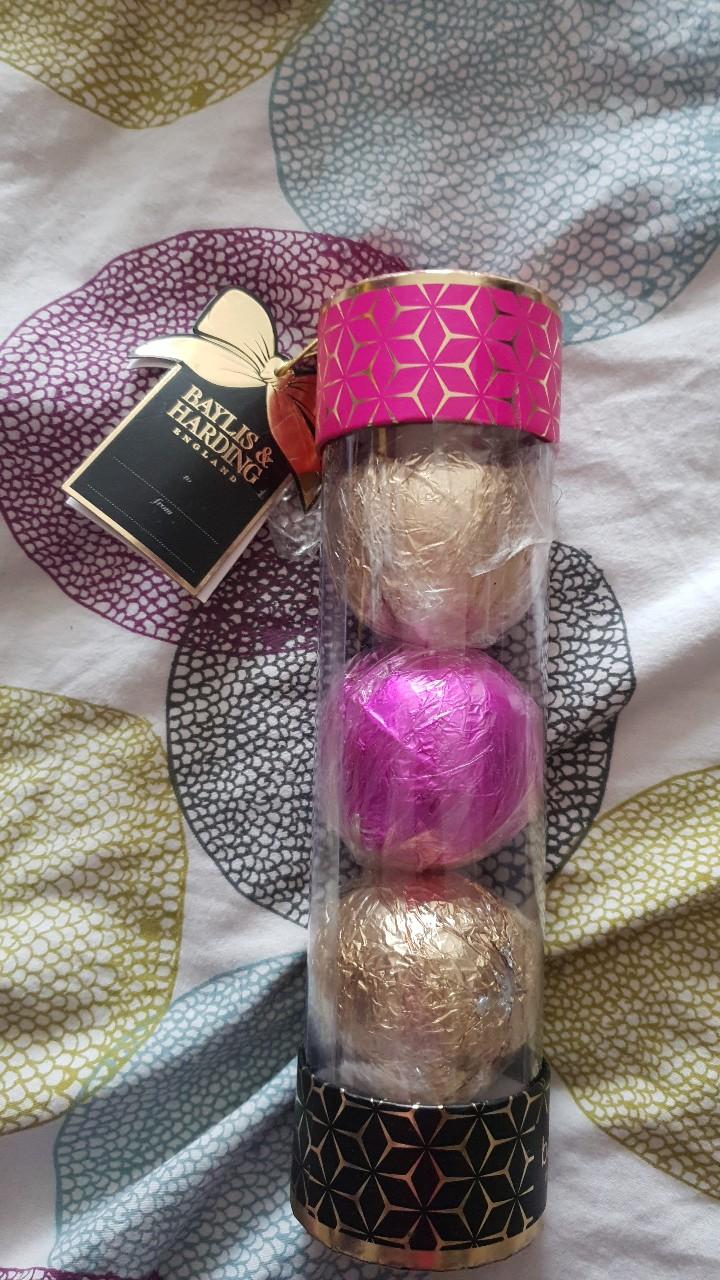 baylis & harding Bath Bombs set in CR0 London for £1.00 for sale | Shpock