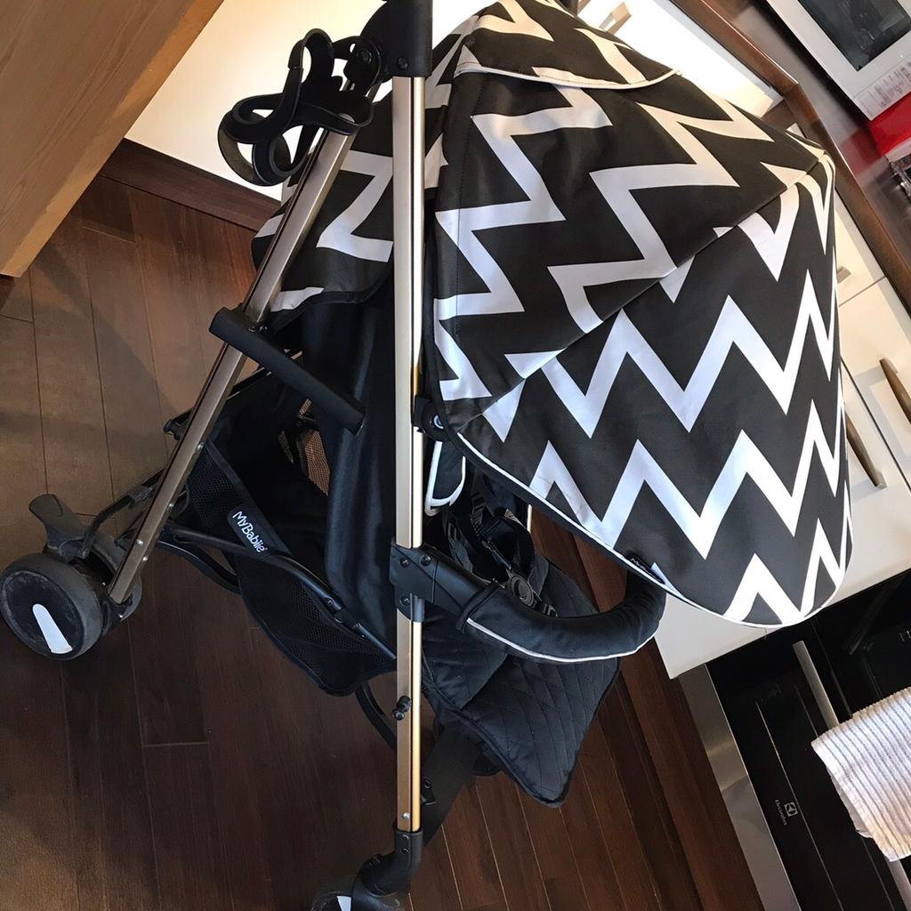 My babiie hotsell gold chevron stroller