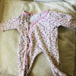 7 new born baby suit in mix colours (only sharing two pic, can share more if asked). Very good condition as only 3.5 months old, not faded I just haven’t ironed it. Can post