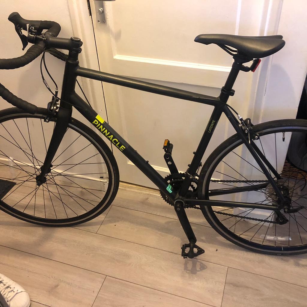 Pinnacle Laterite 1 2019 Road Bike in London Borough of