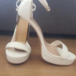 Wedding shoes worn once!
SIZE 4
£20