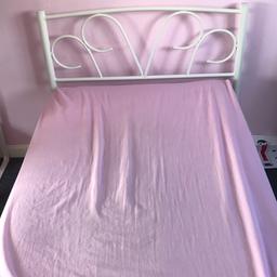 White metal single bed frame
Only a couple of months old great condition