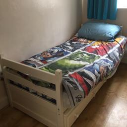 Single bed with storage underneath ok condition the storage is 1 piece and quiet heavy
Collection only