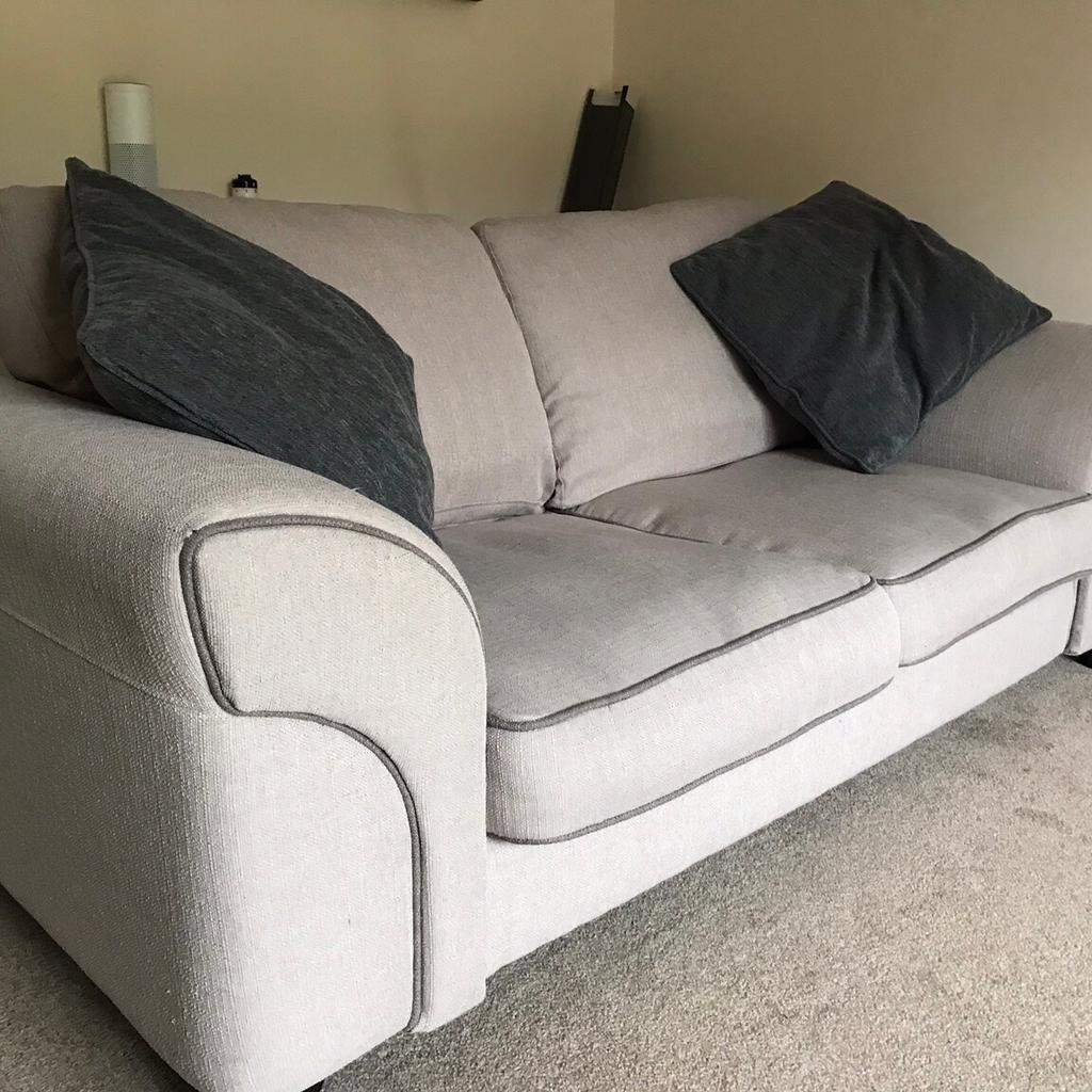 DFS 3 seater sofa excellent condition in LE12 Charnwood for £20.00 for