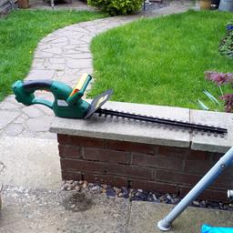 Cordless Hedge Trimmer. Complete with Battery & Charger. Great condition.
Model No. FPHT18.
Including the Instruction manual
Collection only from Earl Shilton