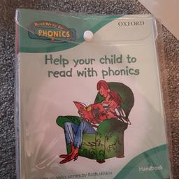 Excellent condition. There are 18 phonics books plus a handbook.

Delivery may be available for a small fee