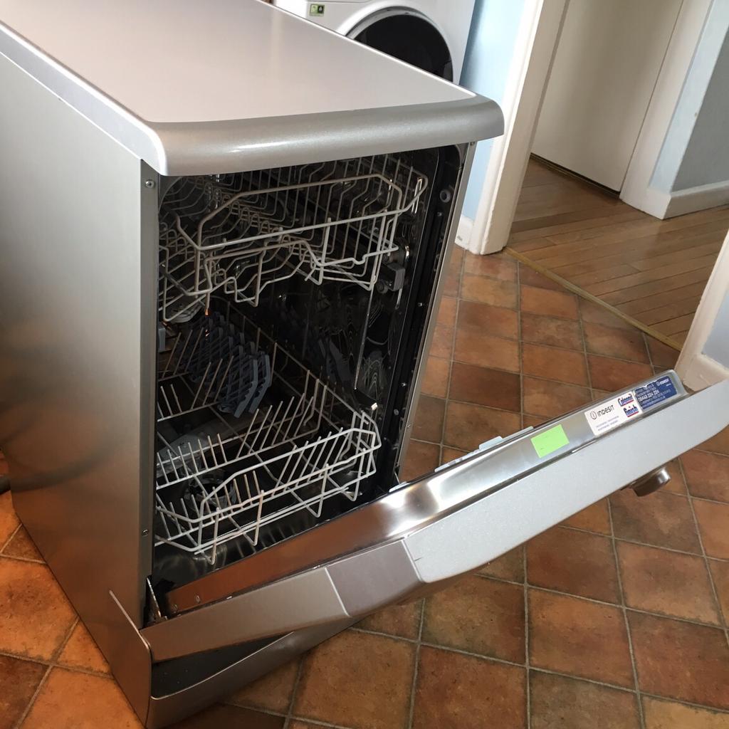 Indesit ids105 slimline sales dishwasher