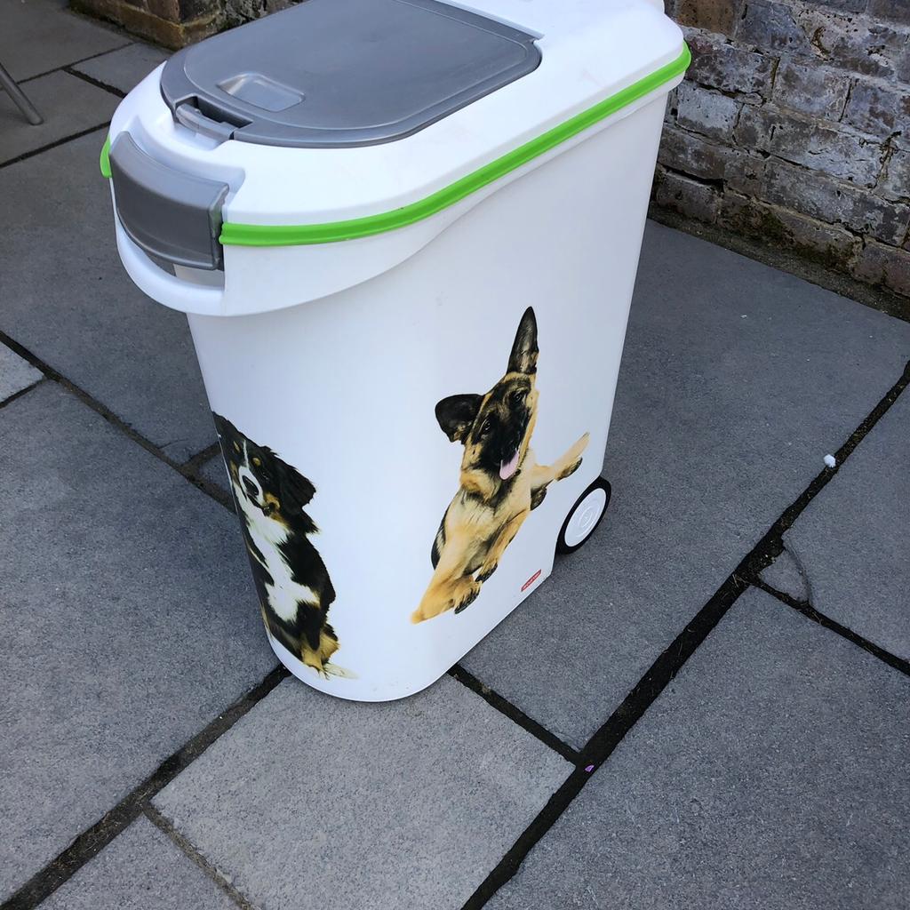 Curver 20kg dog food storage container in CT14 Dover for £15.00 for