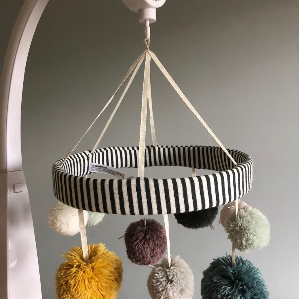 Mamas and papas hot sale pom pom mobile