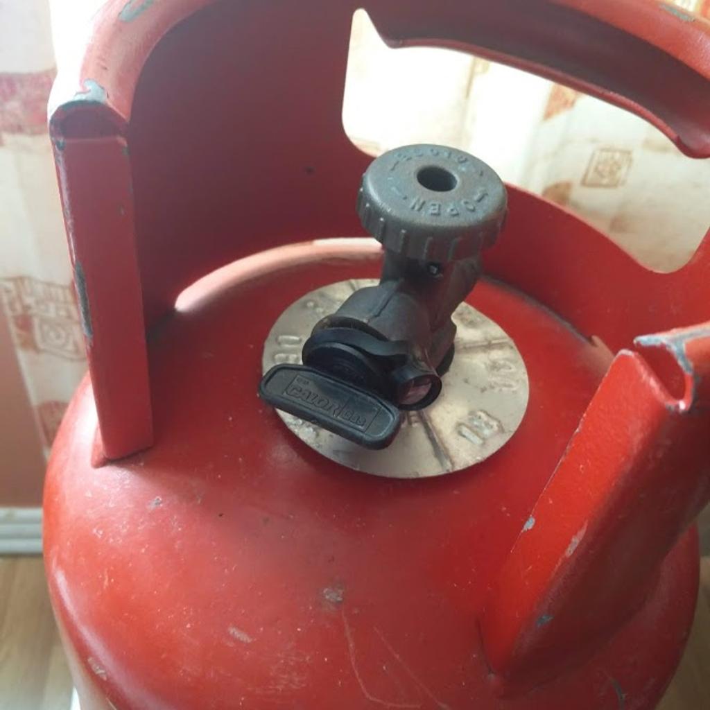 Propane 6kg Calor Gas Bottles full in WV16 Bridgnorth for £40.00 for
