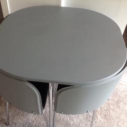 Practically new, bought for a showroom, this dining table and four chairs. This set is perfect for small dining spaces. The comfy upholstered chairs are easy to wipe clean and they tuck neatly under the table. The legs are of chrome effect.
Size H76, 