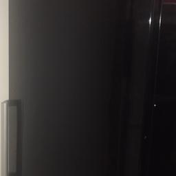 Bosch fridge freezer in black 60/40 in good condition some very light scratches on the front of the fridge and scratch on side of fridge plastic tray inside has a crack on it cost £650 just over 12 months ago only reason for selling is moved to a new house were it has the appliances built in selling for £80 no offers sell cheap as need to make space 