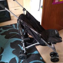 In like new condition as only used a couple of times
Comes with 2 raincovers, one never used
Has a cosy toes
Extra extended part in the hood for sun shade
Adjustable to be able to be laid down or sat up, leg piece also adjustable for when child gets bigger and uses foot rest
