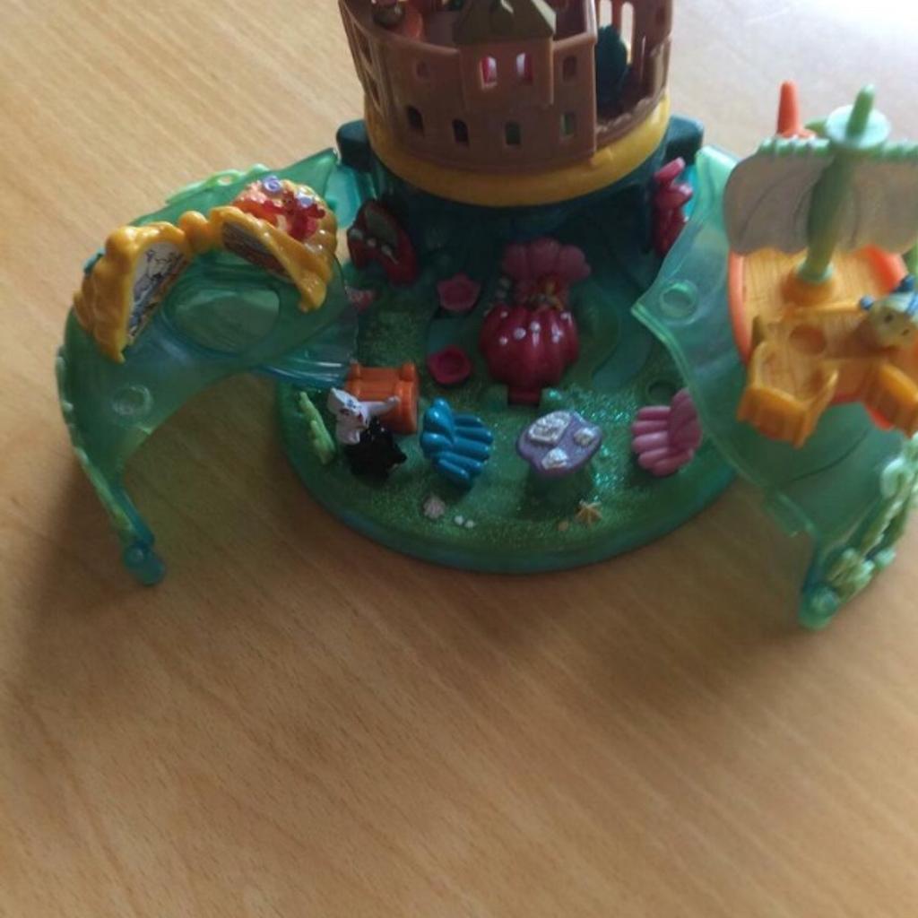 Disney’s Polly Pocket 1996 vintage Little Mermaid Ariel undersea kingdom. Includes:- Sebastian, Flounder, Ariel & Ursula.

Other Polly Pocket items for sale.

Collection S64 Area. Can post for additional Post & Packing Fees. I only post out to UK. I only accept Cash or Bank Transfer. Happy Shpocking. 😊