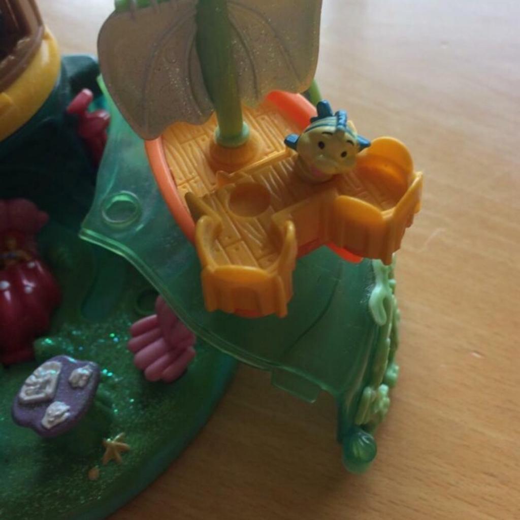 Disney’s Polly Pocket 1996 vintage Little Mermaid Ariel undersea kingdom. Includes:- Sebastian, Flounder, Ariel & Ursula.

Other Polly Pocket items for sale.

Collection S64 Area. Can post for additional Post & Packing Fees. I only post out to UK. I only accept Cash or Bank Transfer. Happy Shpocking. 😊