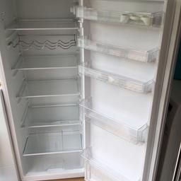 Selling our larder fridge in good working order there is a slight crack on one of the door retainers but this doesn’t effect the workings or use ability. Thanks for viewing
this dretairetainers buorderclclean