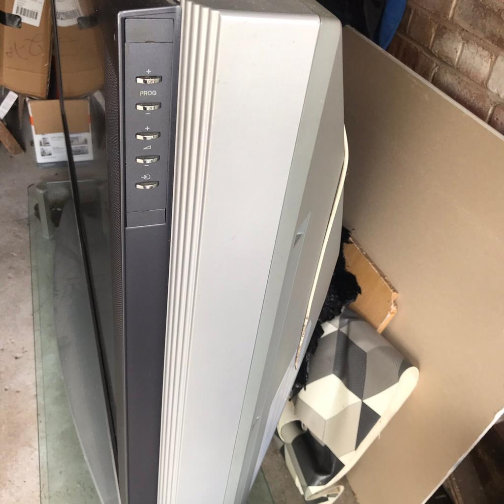 Sony WEGA 55” LCD rear projection TV&stand in WV3 Wolverhampton for £50