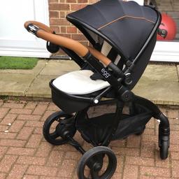 🖤PRAM HAS ONLY
BEEN USED 4 TIMES FOR VERY SHORT JOURNEYS🖤
Amazing condition. Comes with apron/footmuff, cup holder and brand new raincover and black egg liner - fur liner not included. 

Collection Dartford DA1. No offers please.