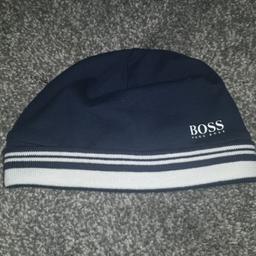 hugo boss hat not sure on size think it around about 6 month
