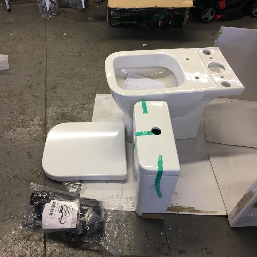 Cooke & Lewis Santoro close coupled toilet in B63 Sandwell for £60.00