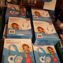 KIDS COLOURING HEADPHONES BRAND NEW SEALED COMES WITH COLOURING CRAYONS AND 4 STICKERS TO CUSTOMISE