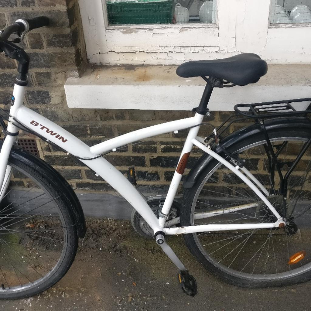 B twin Original 300 Hybrid bike in EC1V London for 30.00 for sale