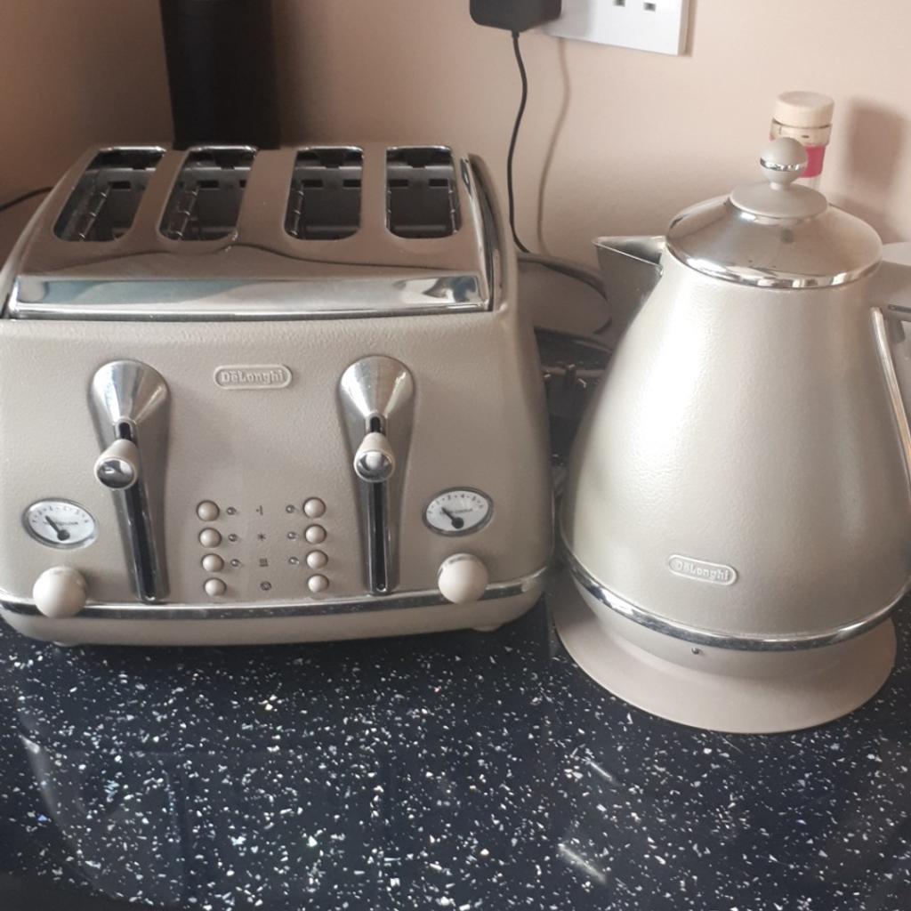 Delonghi Taupe kettle and toaster in B62 Dudley für 60,00 £ zum Verkauf