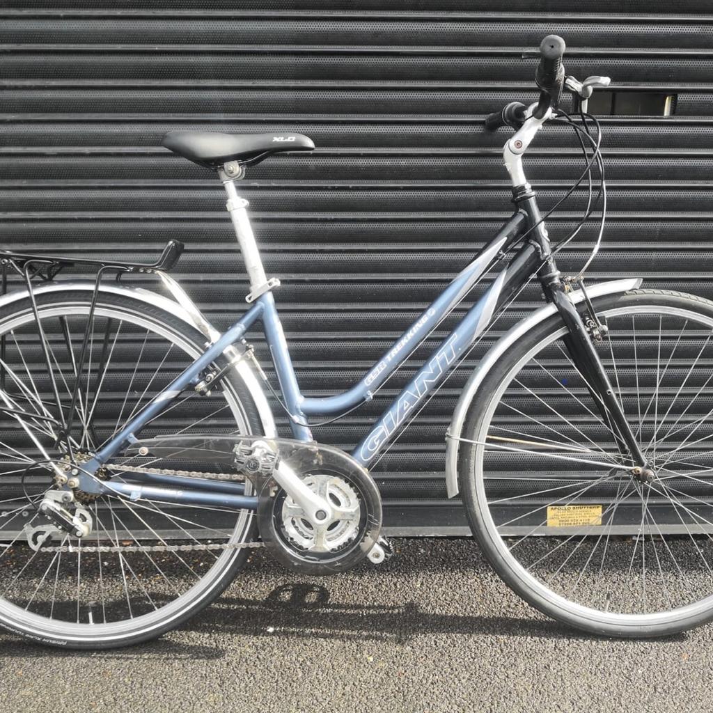 GIANT GSR TREKKING HYBRID BIKE in E17 London for 220.00 for sale