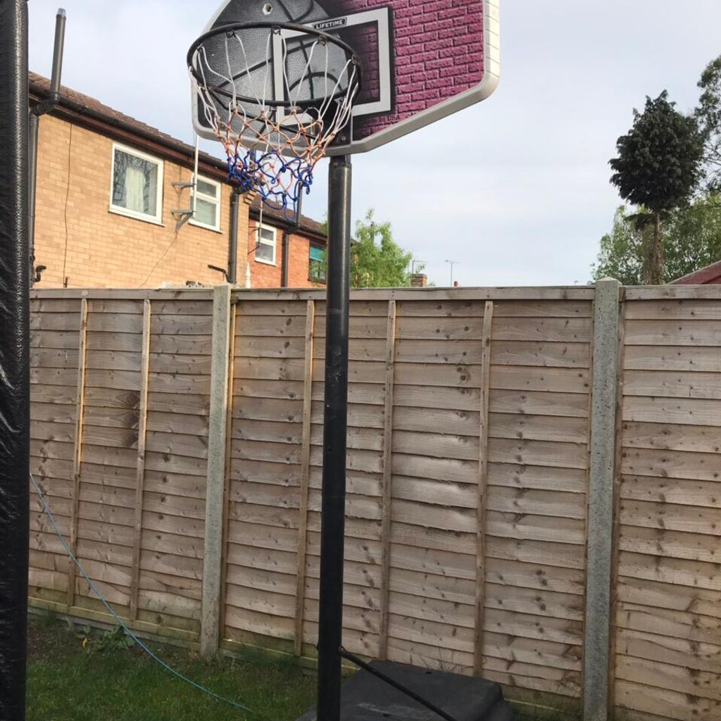 Lifetime Adjustable Portable Basketball Hoop in PE15 March für 30,00
