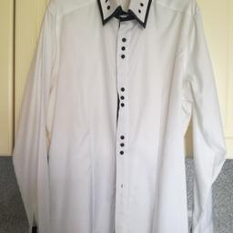 camicia uomo Nara colore bianco con profili neri, usata un unica volta, tg L
misura spalle cm 44