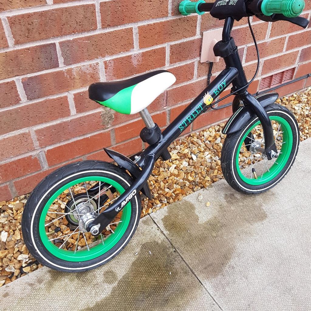 Avigo street boy balance bike hotsell