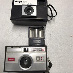 1x Fotoapparat Kodak Instamatik 50 mit Blitz und 1x Fotoapparat Mupi S4, kein Funktionstest möglich, aus Erbe, riecht nach Keller