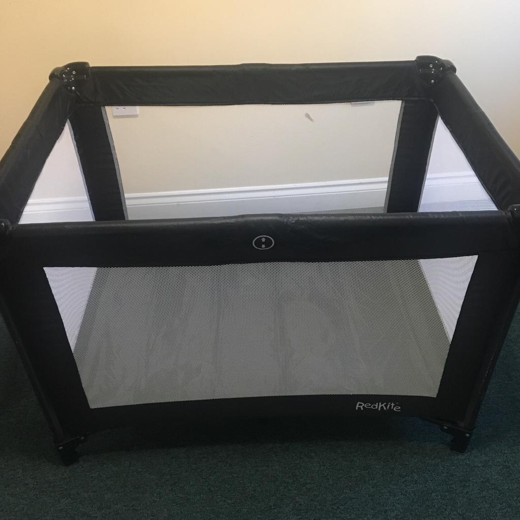 Red kite travel cot and folding mattress in B37 Solihull für £ 10,00