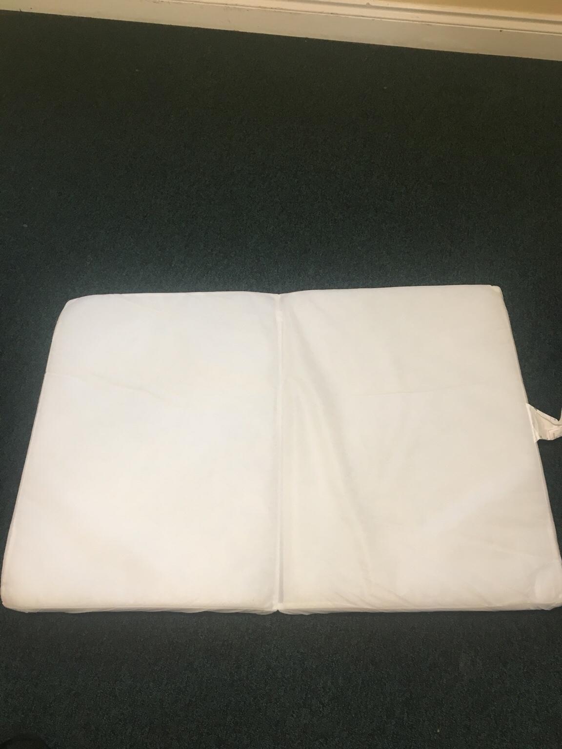 Red kite travel cot and folding mattress in B37 Solihull für £ 10,00