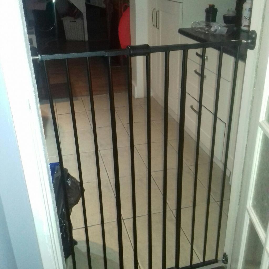 Extra Tall Extending Metal Pet Gate in EN8 Broxbourne for £15.00 for
