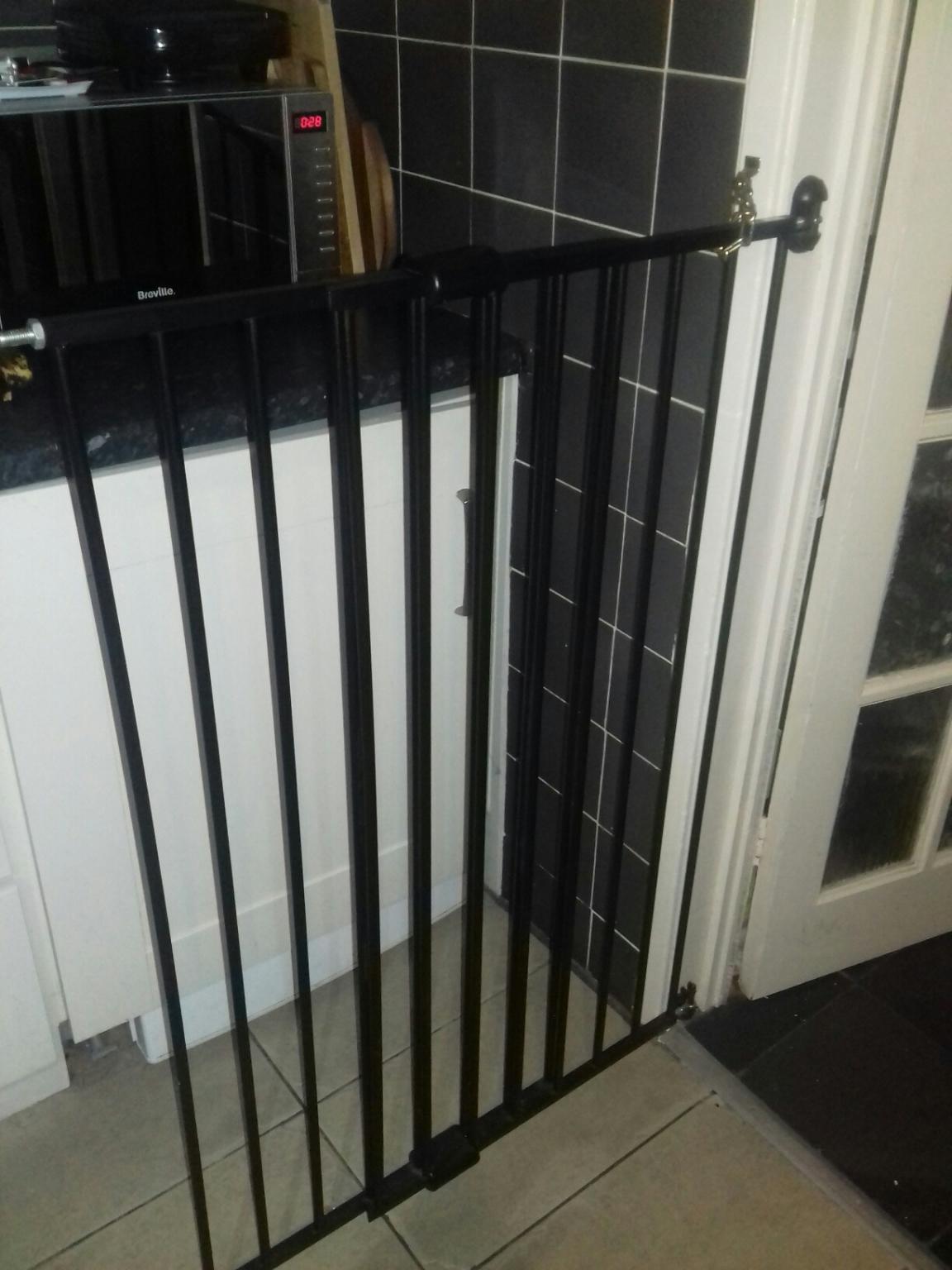 Extra Tall Extending Metal Pet Gate in EN8 Broxbourne for £15.00 for