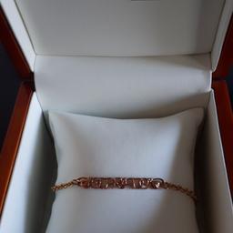 welsh gold and 9ct gold Bracelet. comes with lovely wooden box. can delivery locally
