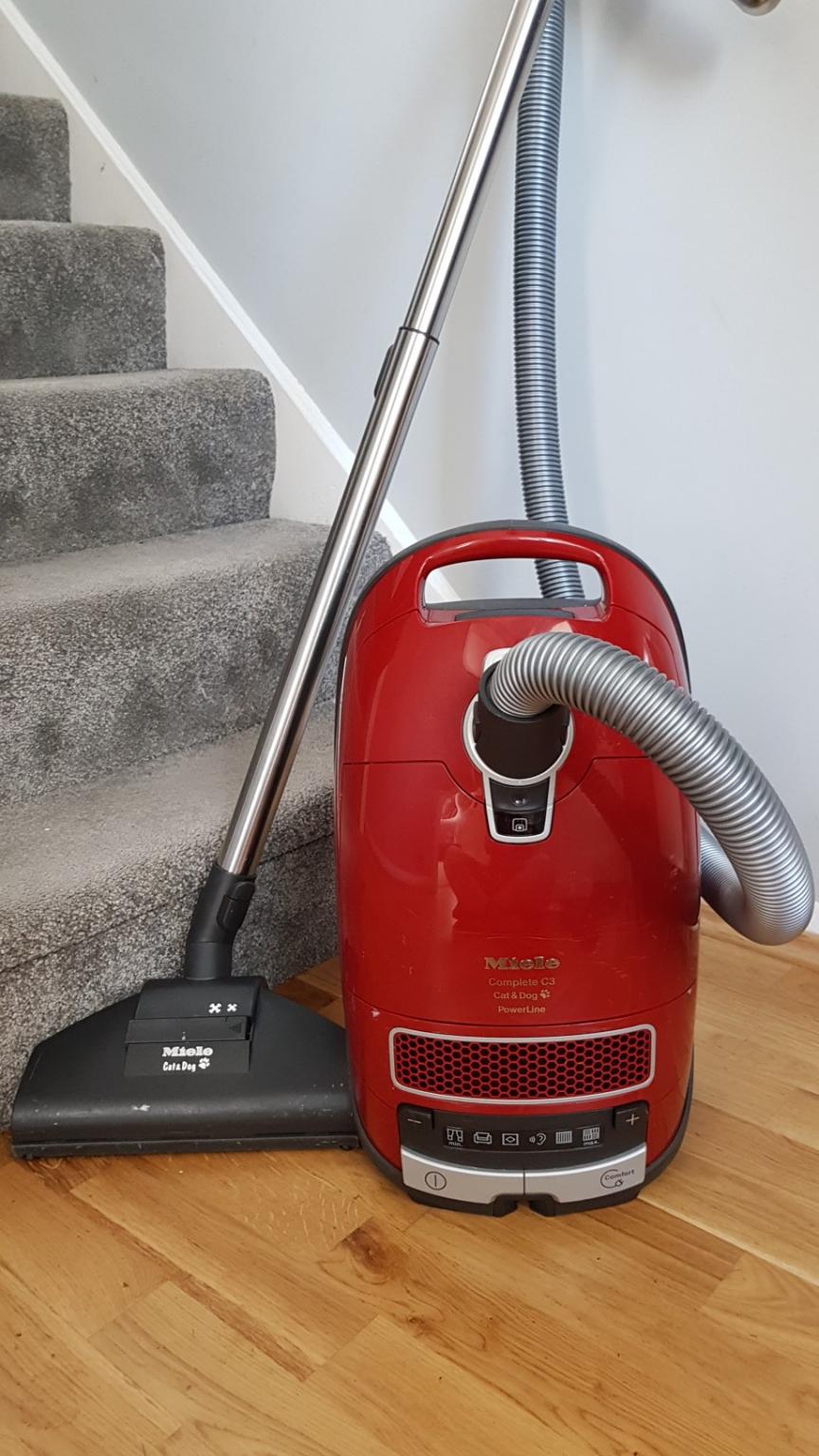 Miele C3 Vacuum cleaner Cat&Dog edition in Aylesbury for £45.00 for