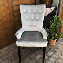 verkaufe sehr schönen Stuhl, silber/grau, mit Glitzersteinen.
Privatverkauf: Kein Umtausch bzw. Rücknahme möglich!
(NUR Abholung)
Siehe auch meine anderen Artikel  :-)