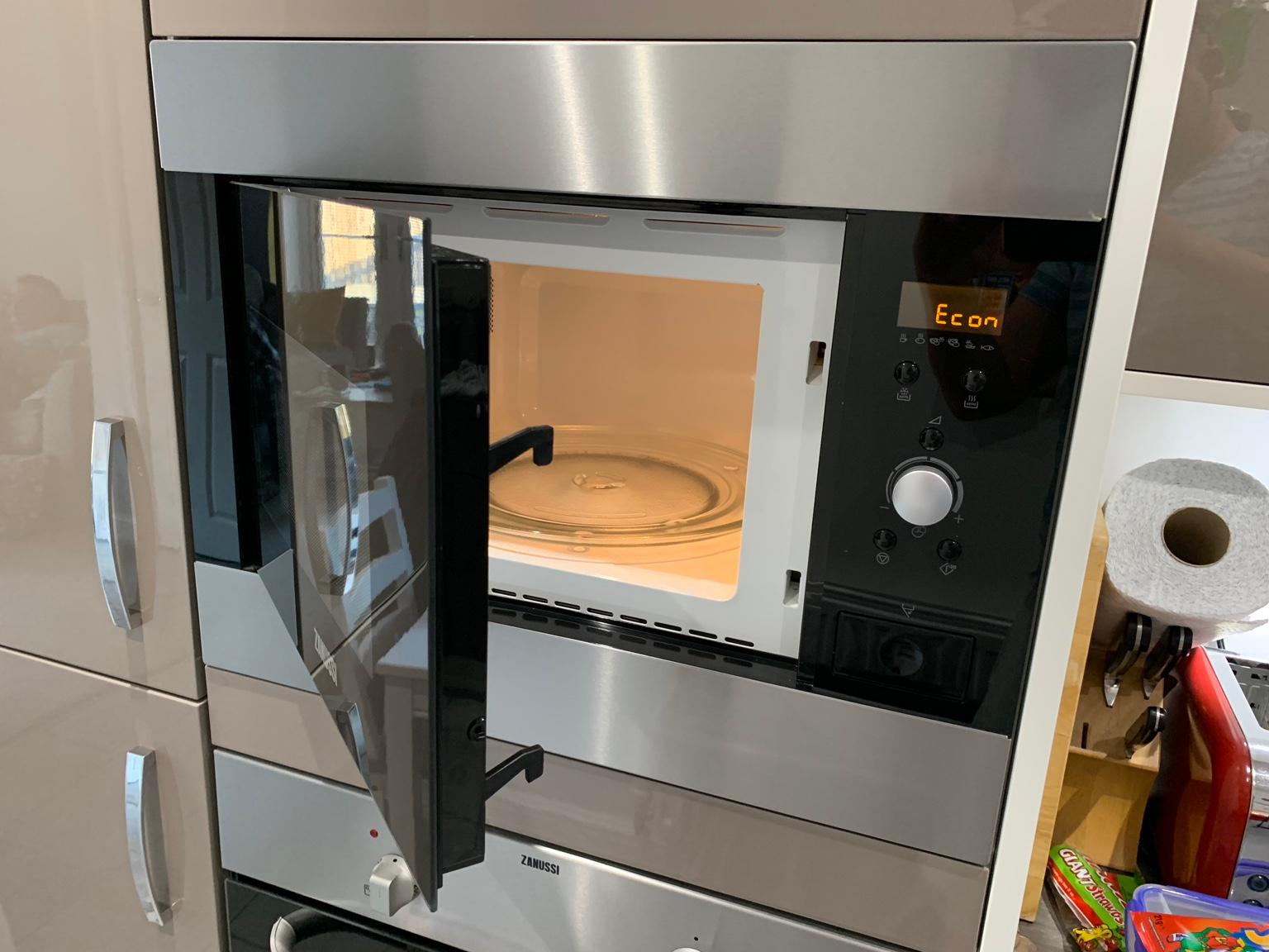 Zanussi Built in Microwave in WF10 Wakefield for 75.00 for sale Shpock