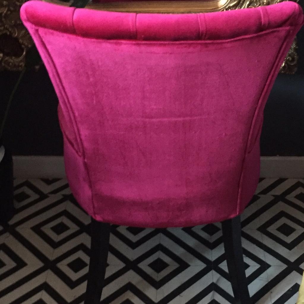 Stunning Bright Pink Velvet Chair in BL4 Bolton for £60.00 for sale
