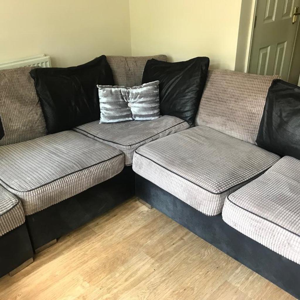 Grey corner sofa with pouffe in B46 Warwickshire für 155,00 £ zum