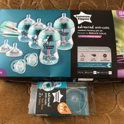 Tommee tippee feeding gift set with extra two fast flow teats and 2 in 1 steriliser.